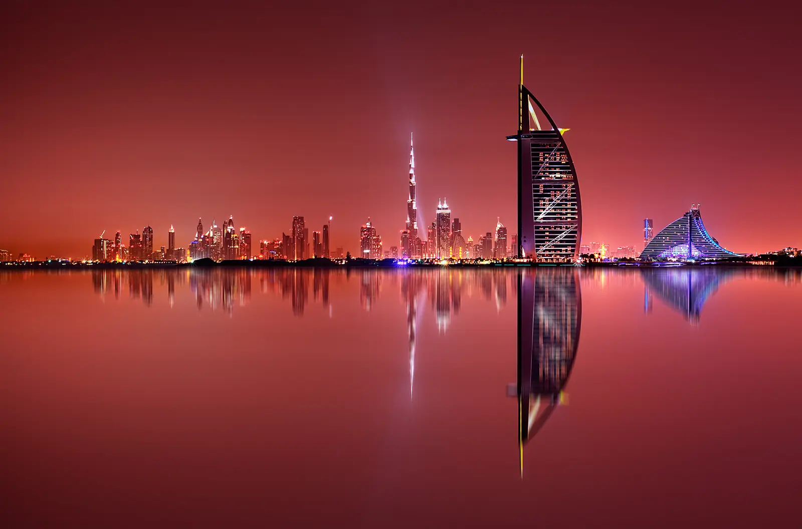 Dubai gece yansımaları