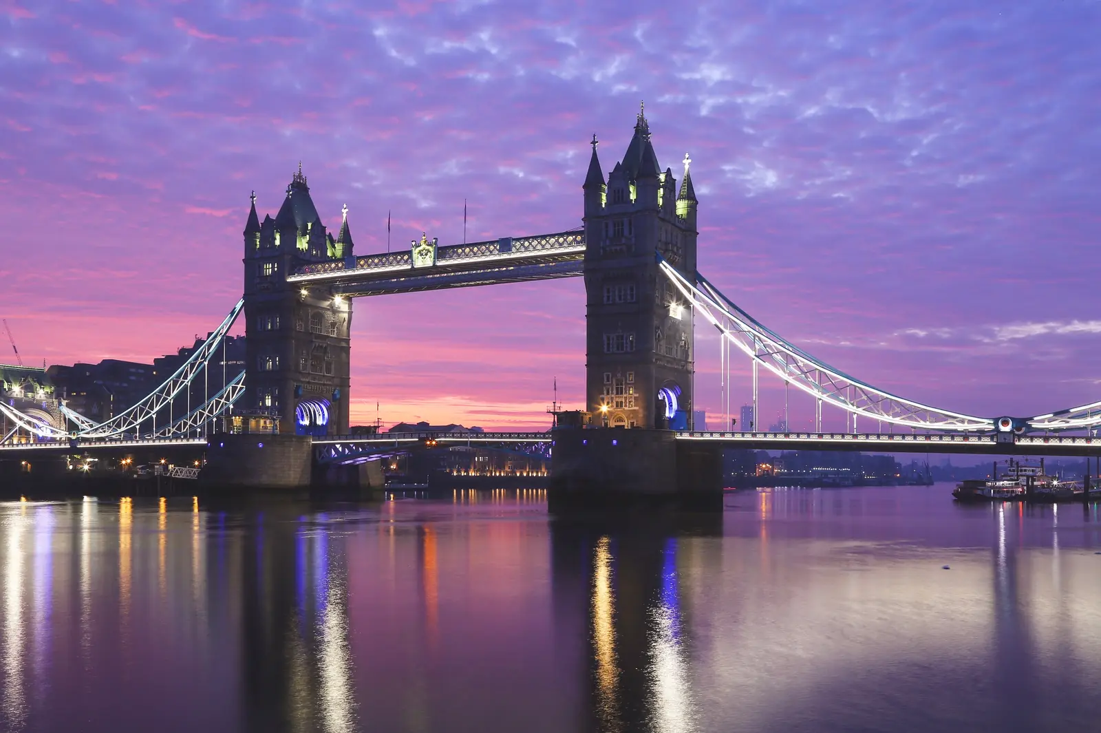 Tower Bridge gün doğumunda, Londra