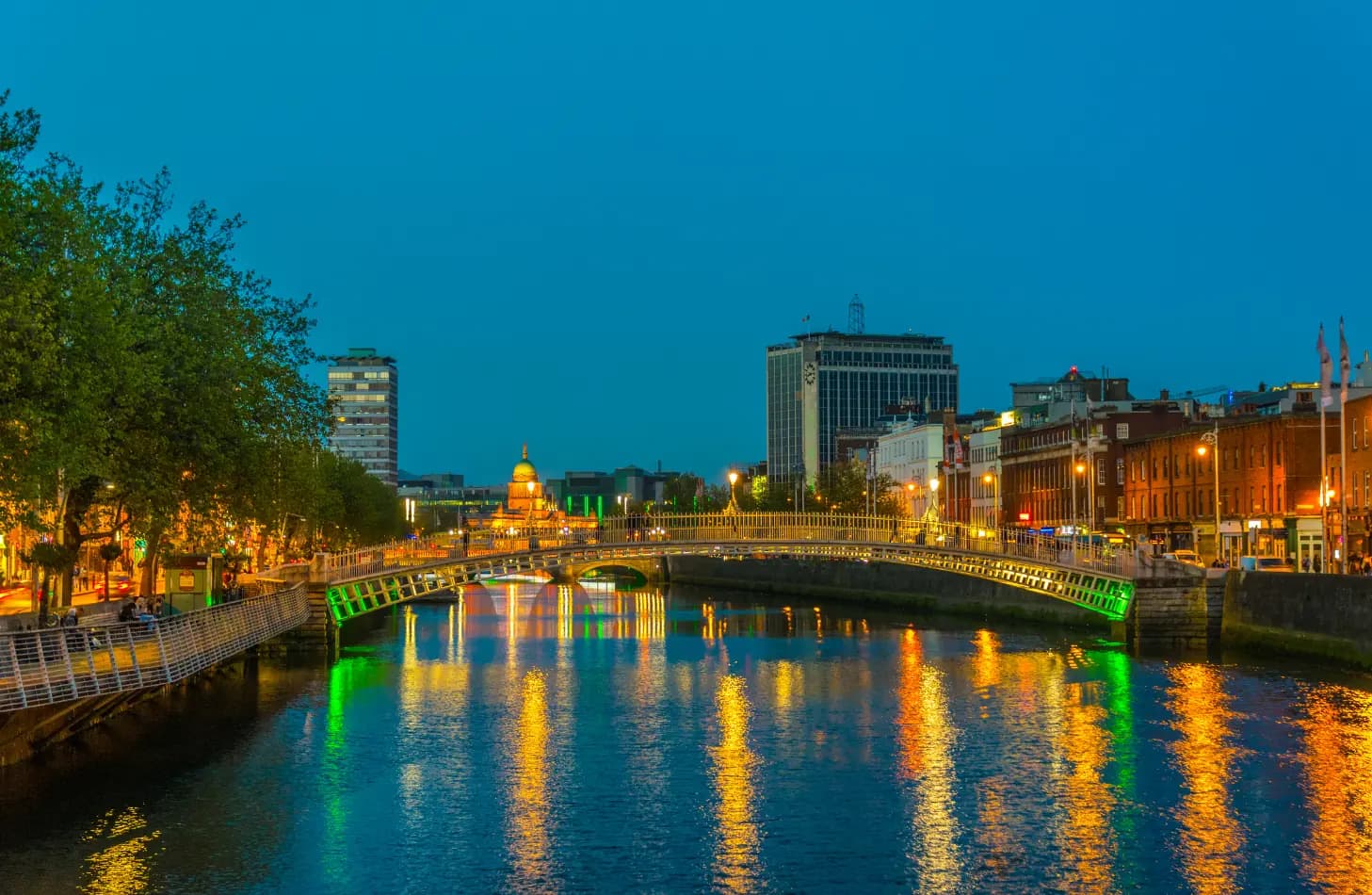 Ha’penny Köprüsü ve Liffey Nehri, Dublin