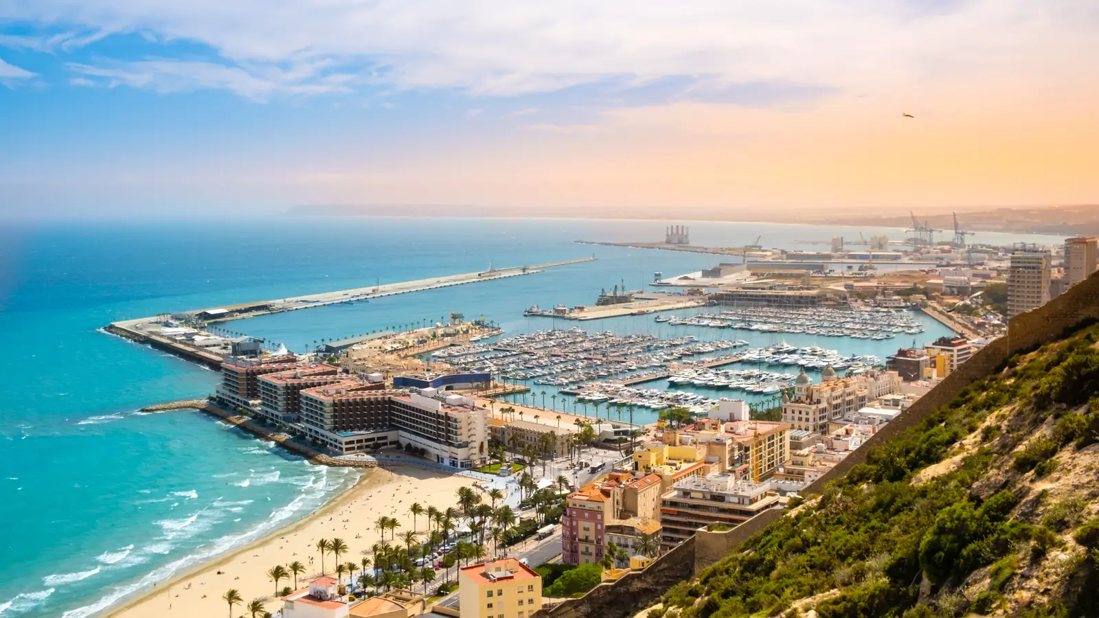 Alicante’ye yukarıdan bakış