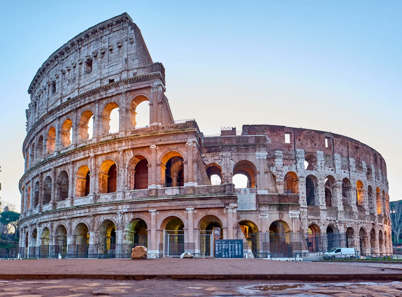 Kolezyum gün doğumunda, Roma