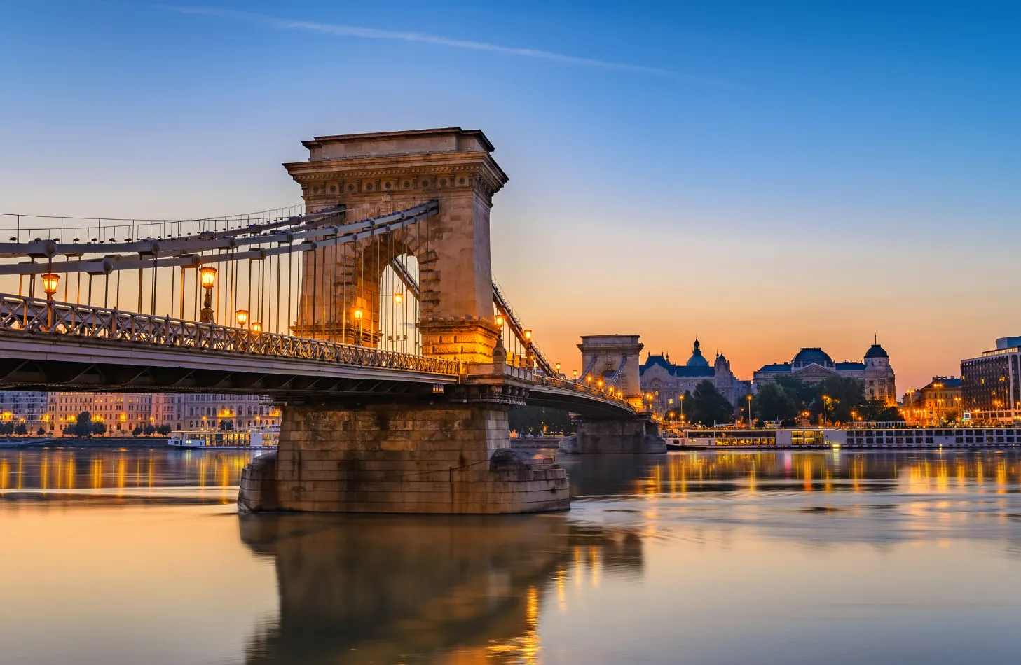 Széchenyi Zincirli Köprüsü gün batımında, Budapeşte