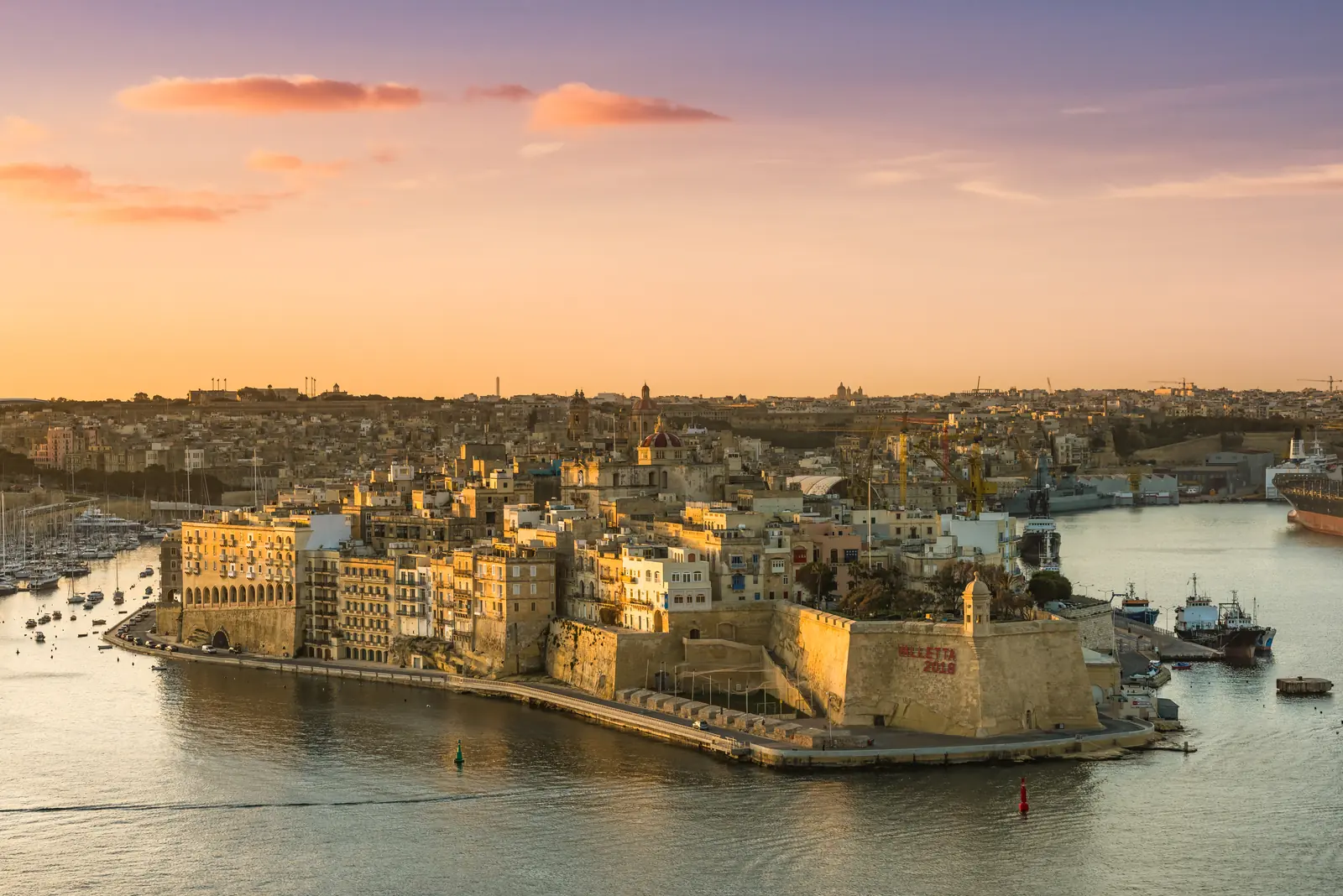 Senglea ve liman gün doğumunda