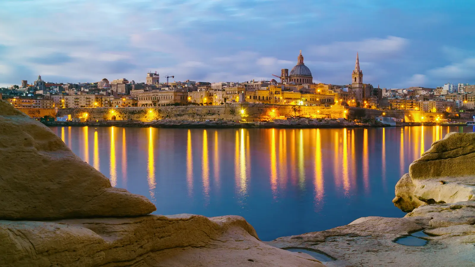 Valletta gece görünümü